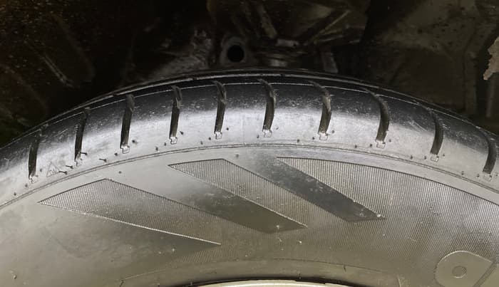 2015 Maruti Celerio VXI CNG, CNG, Manual, 59,551 km, Right Front Tyre Tread