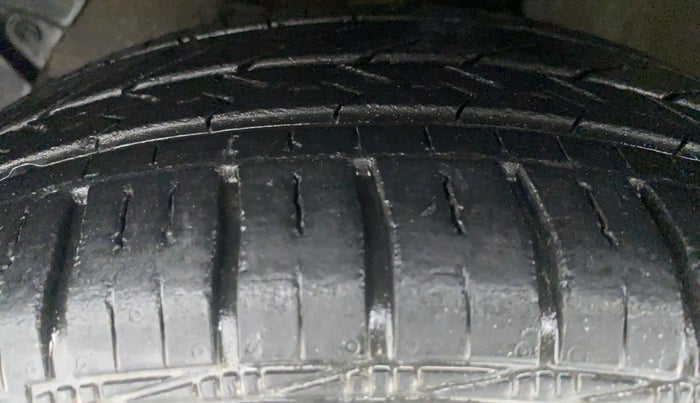 2016 Hyundai Grand i10 Magna 1.2 AT  VTVT, Petrol, Automatic, 40,053 km, Left Front Tyre Tread