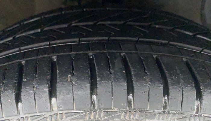 2016 Hyundai Grand i10 Magna 1.2 AT  VTVT, Petrol, Automatic, 40,053 km, Right Front Tyre Tread