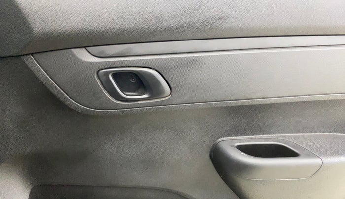 2018 Renault Kwid RXT 1.0 (O), Petrol, Manual, 23,709 km, Driver Side Door Panels Control