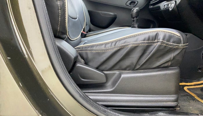 2018 Renault Kwid RXT 1.0 (O), Petrol, Manual, 23,709 km, Driver Side Adjustment Panel