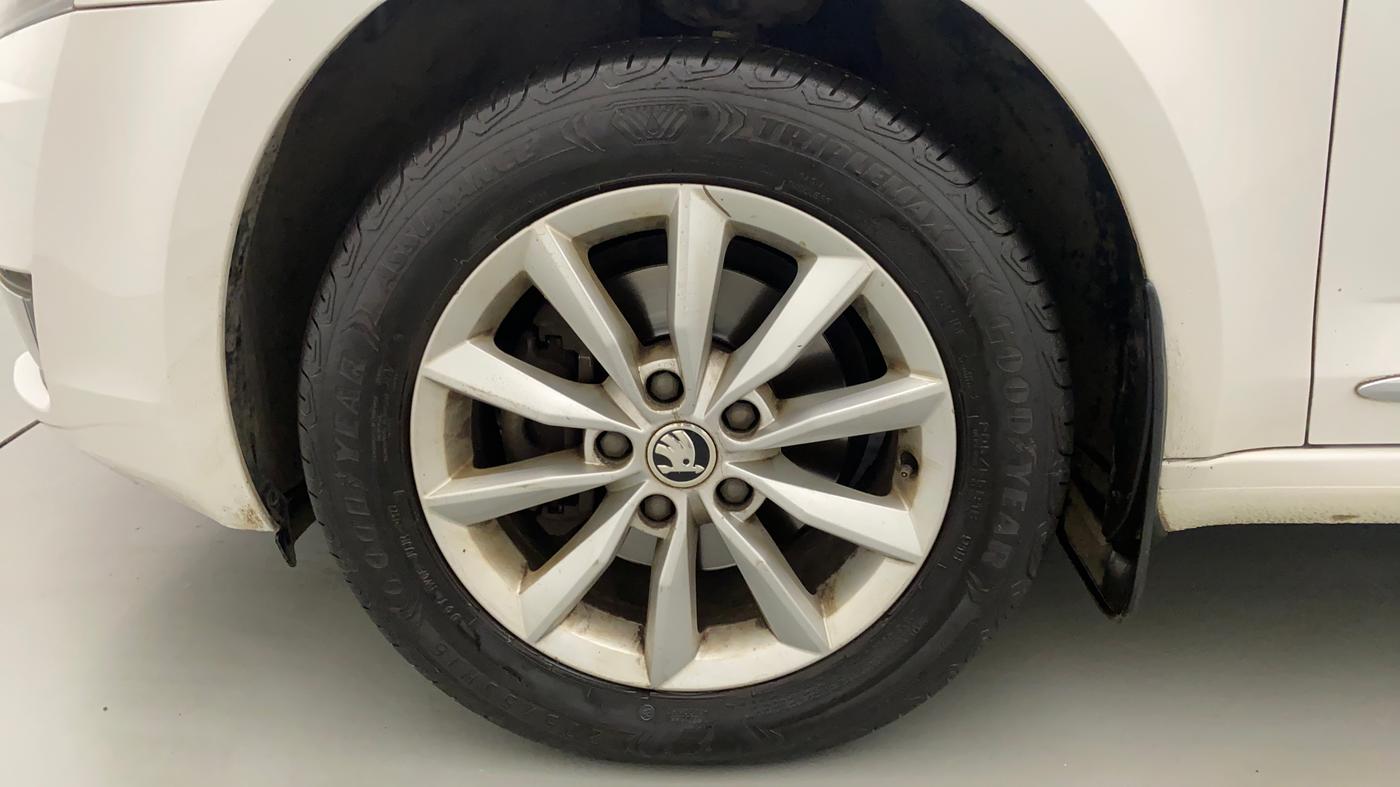 2016 Skoda Octavia 2.0 TDI CR STYLE PLUS AT, Diesel, Automatic, 48,045 km, Left Front Wheel