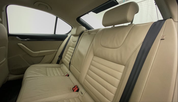 2016 Skoda Octavia 2.0 TDI CR STYLE PLUS AT, Diesel, Automatic, 48,045 km, Right Side Rear Door Cabin
