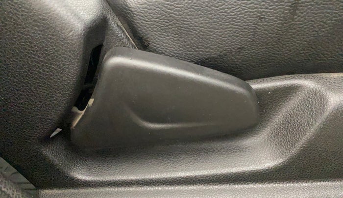 2017 Renault Kwid RXT 1.0, Petrol, Manual, 41,182 km, Driver Side Adjustment Panel