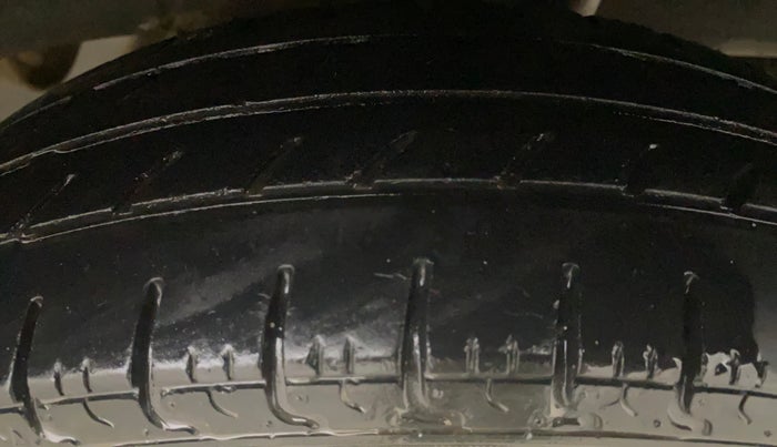 2017 Renault Kwid RXT 1.0, Petrol, Manual, 41,182 km, Left Rear Tyre Tread