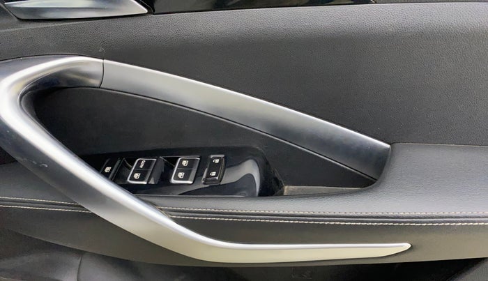 2020 MG HECTOR SHARP 1.5 DCT PETROL, Petrol, Automatic, 63,826 km, Driver Side Door Panels Control