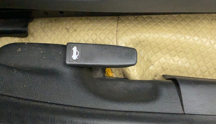 2015 Honda City 1.5L I-VTEC SV CVT, Petrol, Automatic, 82,483 km, Flooring - Dicky opening lever is not working
