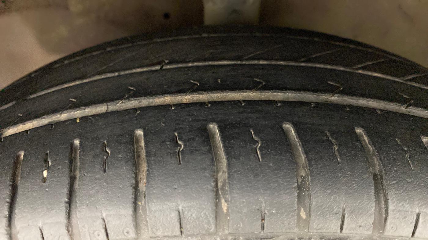 2011 Hyundai Santro Xing GL, Petrol, Manual, 83,915 km, Left Front Tyre Tread