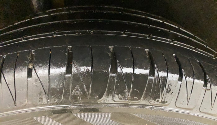 2020 Maruti Vitara Brezza ZXI PLUS DUAL TONE, Petrol, Manual, 1,22,984 km, Right Rear Tyre Tread