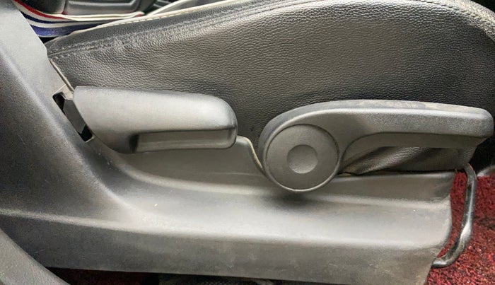 2020 Maruti Vitara Brezza ZXI PLUS DUAL TONE, Petrol, Manual, 1,22,984 km, Driver Side Adjustment Panel