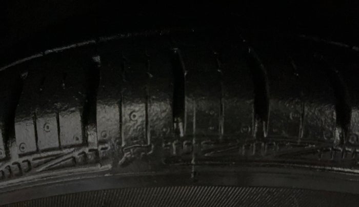 2015 Hyundai Eon SPORTZ, Petrol, Manual, 58,584 km, Left Front Tyre Tread