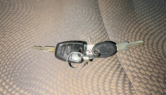 2015 Hyundai Eon SPORTZ, Petrol, Manual, 58,584 km, Key Close Up