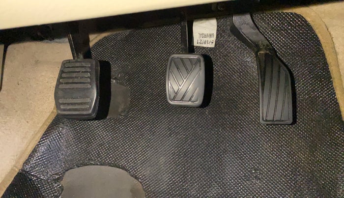 2016 Maruti Swift Dzire VXI, Petrol, Manual, 83,883 km, Pedals