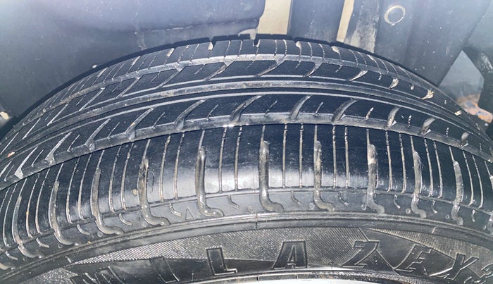 2016 Maruti Swift Dzire VXI, Petrol, Manual, 83,883 km, Left Rear Tyre Tread
