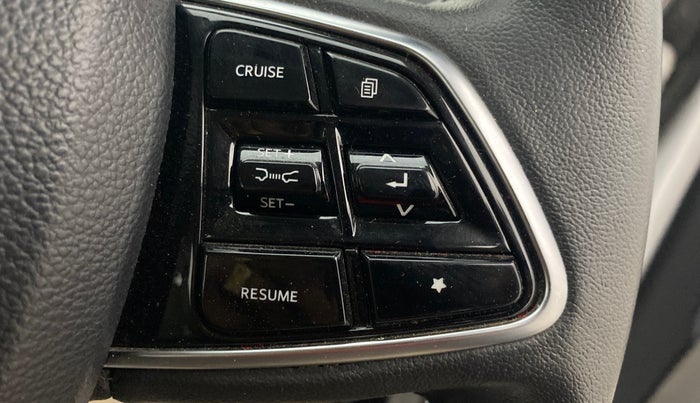 2022 Mahindra XUV700 AX 7 P AT 7 STR, Petrol, Automatic, 18,173 km, Adaptive Cruise Control