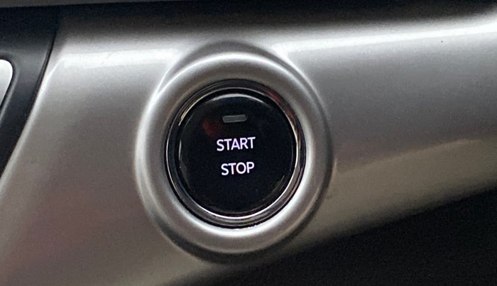 2022 Mahindra XUV700 AX 7 P AT 7 STR, Petrol, Automatic, 18,173 km, Keyless Start/ Stop Button