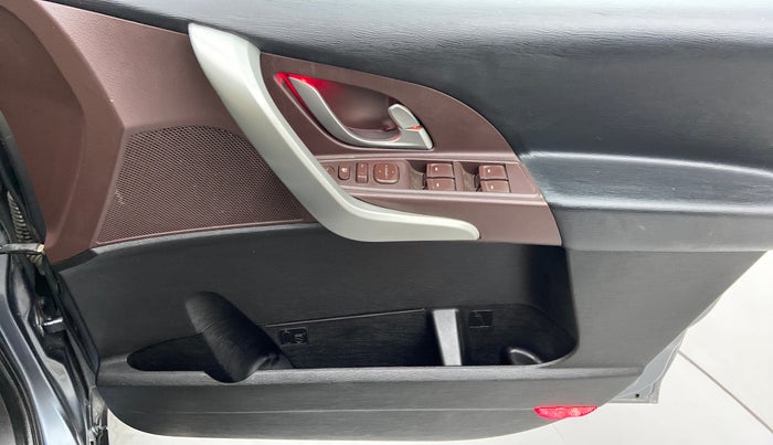 2013 Mahindra XUV500 W8 FWD, Diesel, Manual, 61,014 km, Driver Side Door Panels Control