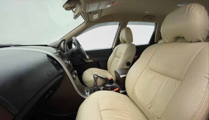 2013 Mahindra XUV500 W8 FWD, Diesel, Manual, 61,014 km, Right Side Front Door Cabin