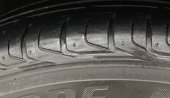 2021 KIA SONET GTX PLUS 1.5 AT, Diesel, Automatic, 1,09,655 km, Right Rear Tyre Tread