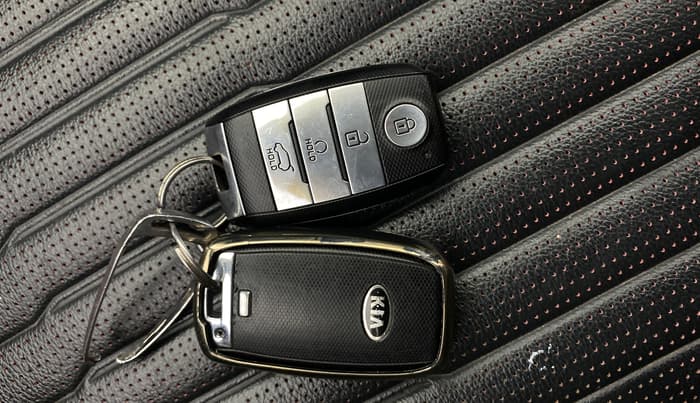 2021 KIA SONET GTX PLUS 1.5 AT, Diesel, Automatic, 1,09,655 km, Key Close Up
