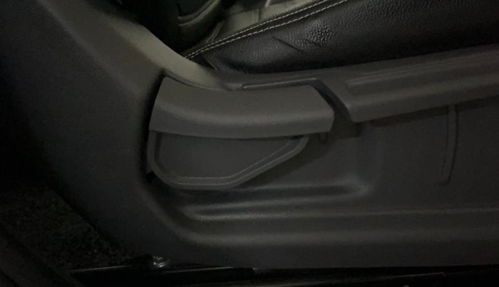 2020 Hyundai GRAND I10 NIOS MAGNA 1.2 KAPPA VTVT, Petrol, Manual, 31,254 km, Driver Side Adjustment Panel