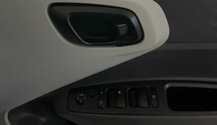 2020 Hyundai GRAND I10 NIOS MAGNA 1.2 KAPPA VTVT, Petrol, Manual, 31,254 km, Driver Side Door Panels Control