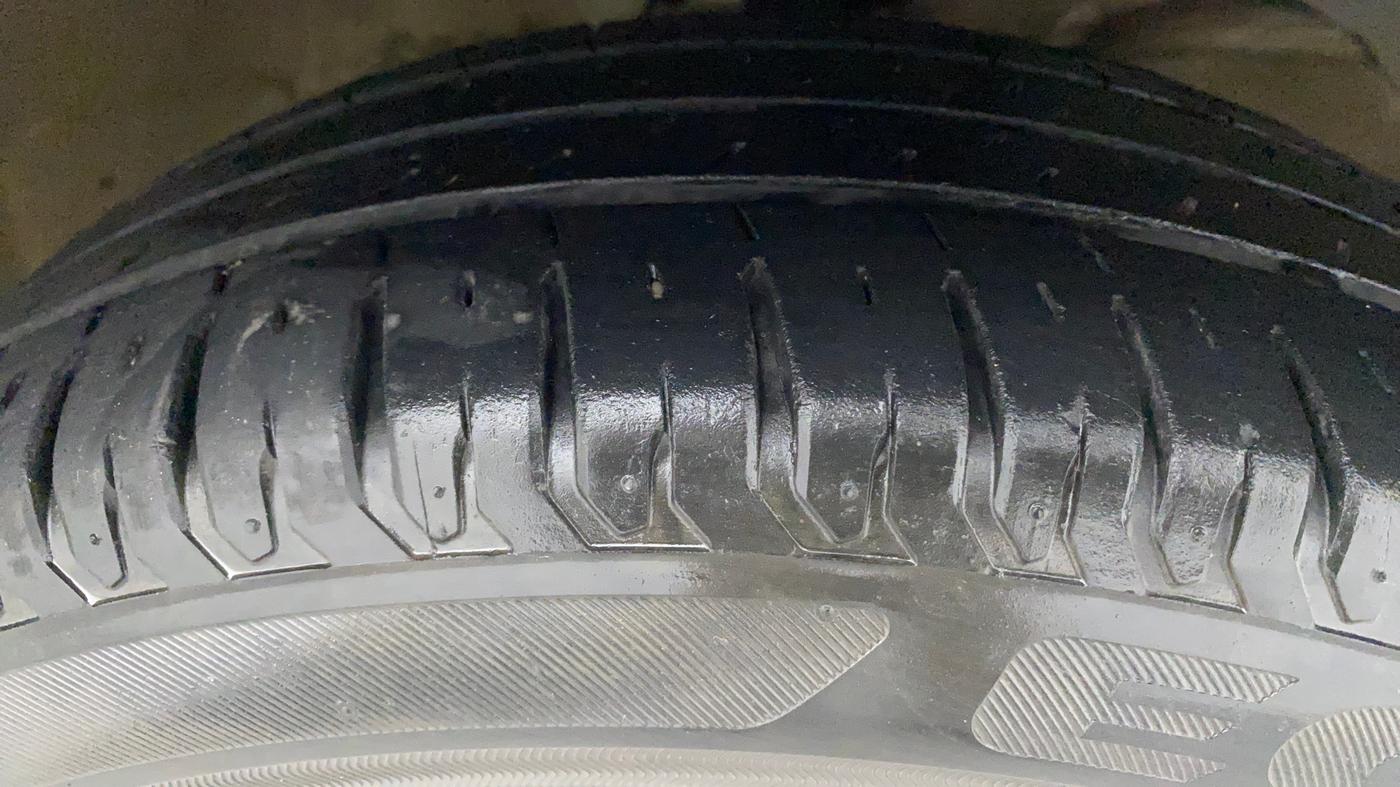 2019 Maruti Dzire ZXI, Petrol, Manual, 34,572 km, Right Front Tyre Tread