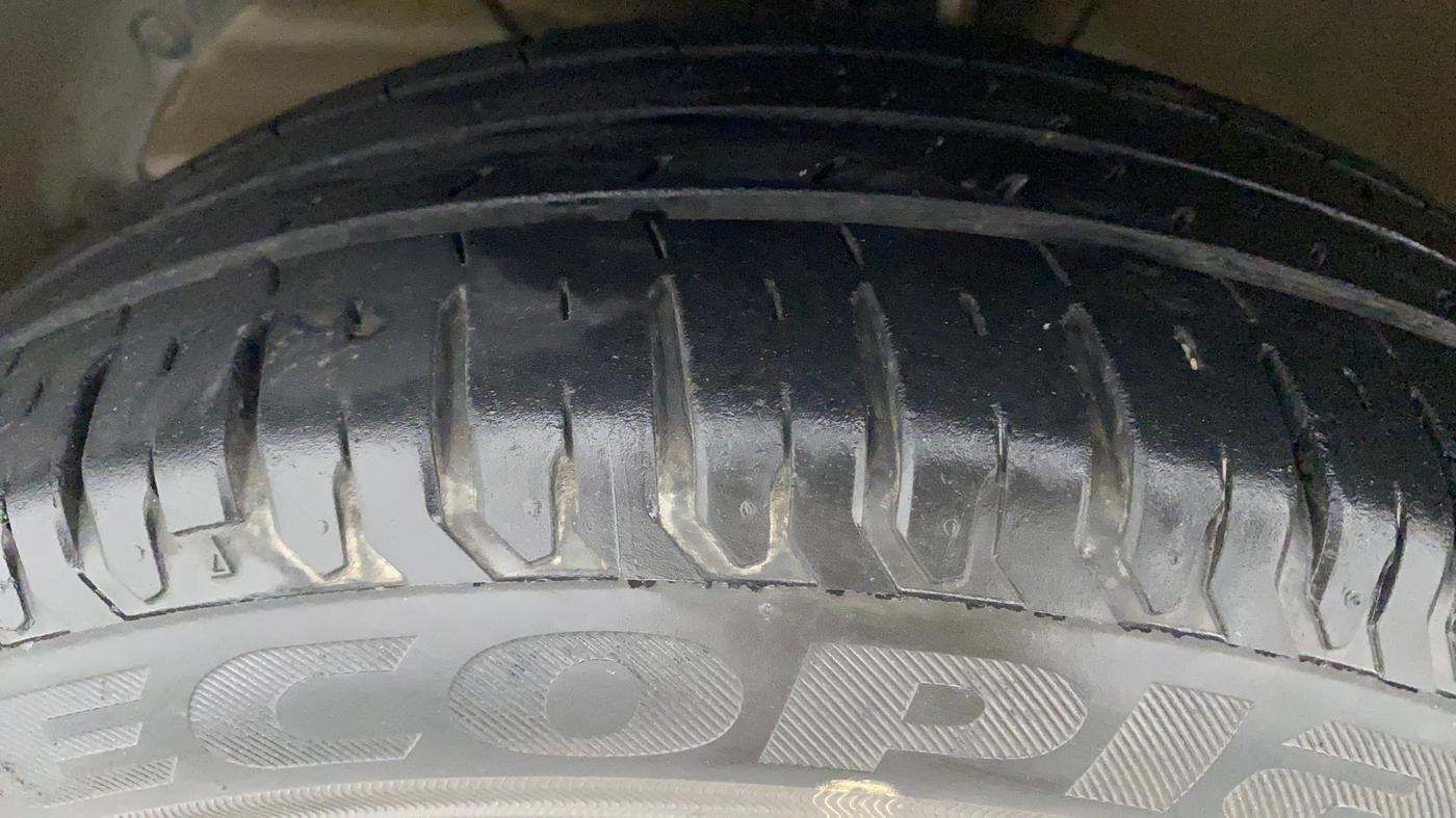 2019 Maruti Dzire ZXI, Petrol, Manual, 34,572 km, Left Front Tyre Tread