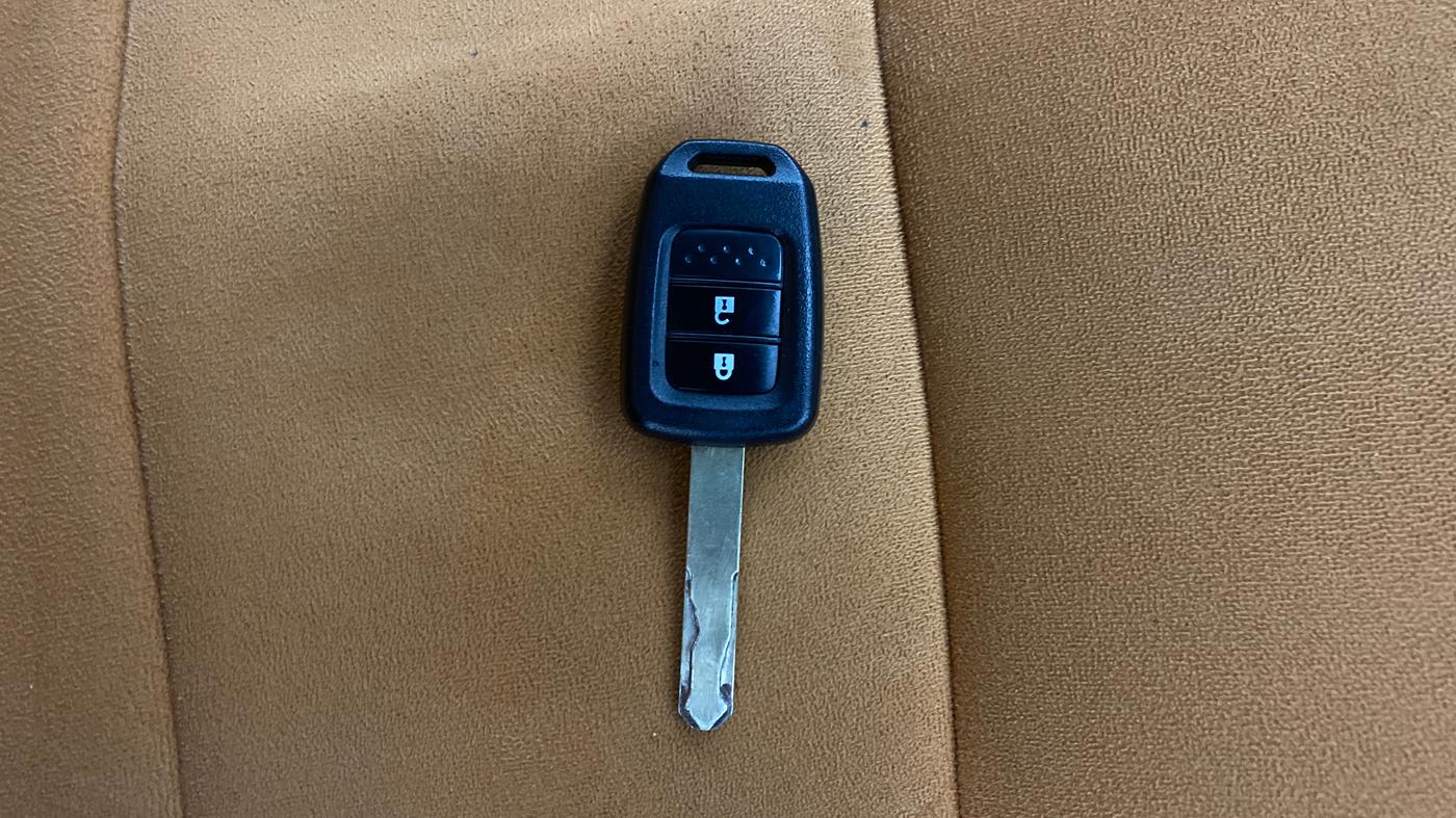 2018 Honda Jazz 1.2L I-VTEC V AT, CNG, Automatic, 1,19,214 km, Key Close Up