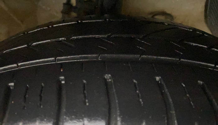 2017 Hyundai Xcent E, Petrol, Manual, 57,461 km, Right Front Tyre Tread
