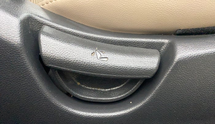 2017 Hyundai Xcent E, Petrol, Manual, 57,461 km, Driver Side Adjustment Panel