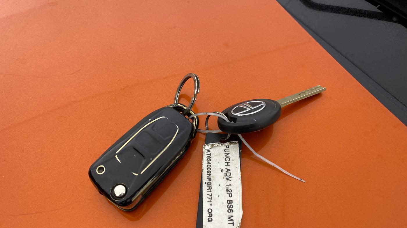 2022 Tata PUNCH ADVENTURE MT, Petrol, Manual, 45,108 km, Key Close Up