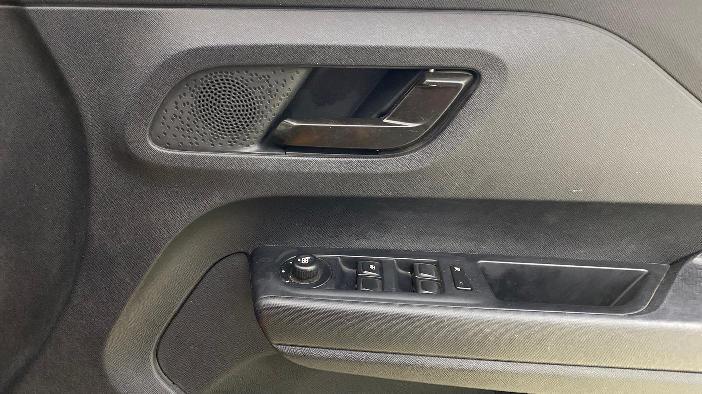 2022 Tata PUNCH ADVENTURE MT, Petrol, Manual, 45,108 km, Driver Side Door Panels Control