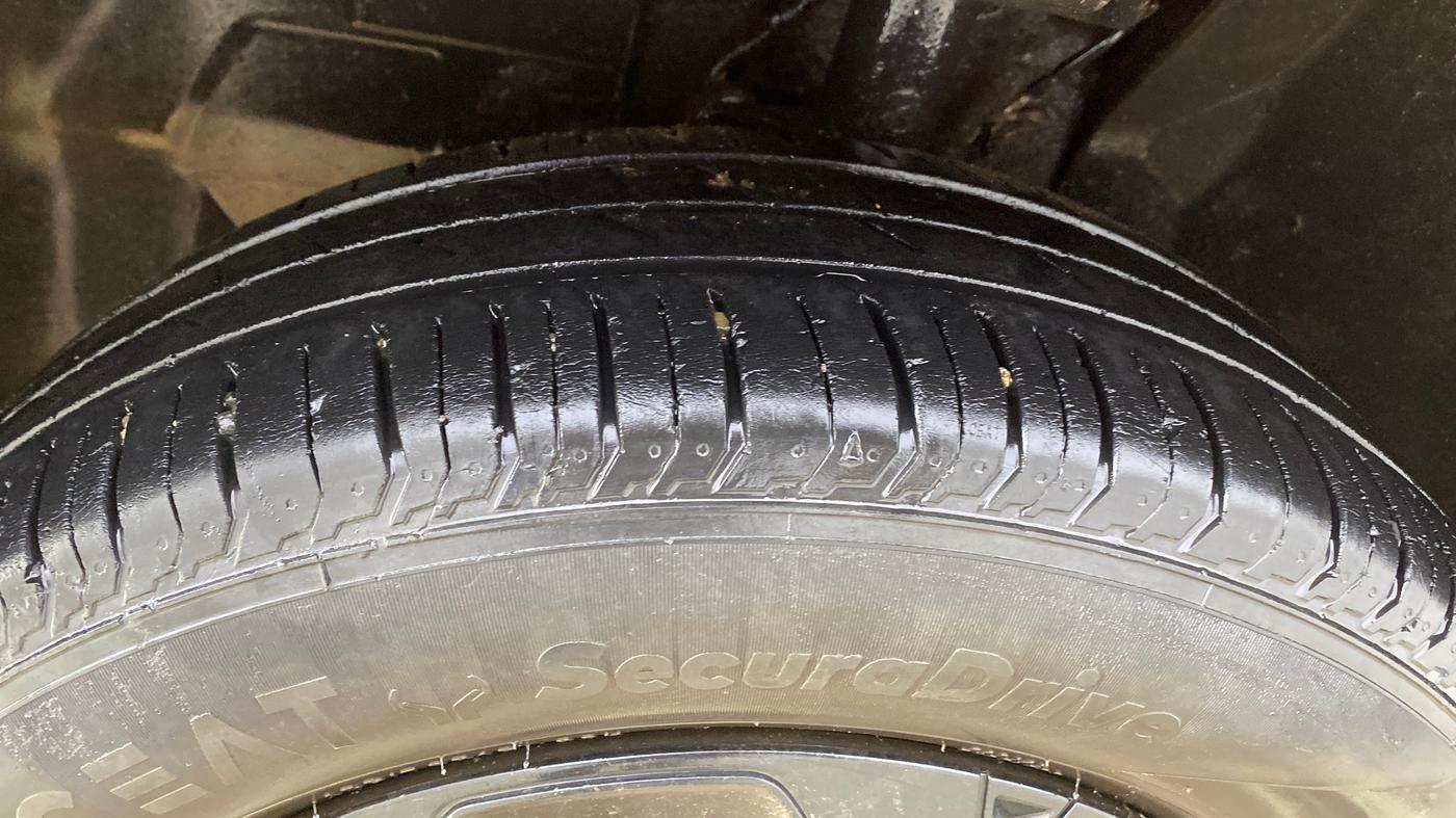 2022 Tata PUNCH ADVENTURE MT, Petrol, Manual, 45,108 km, Left Front Tyre Tread