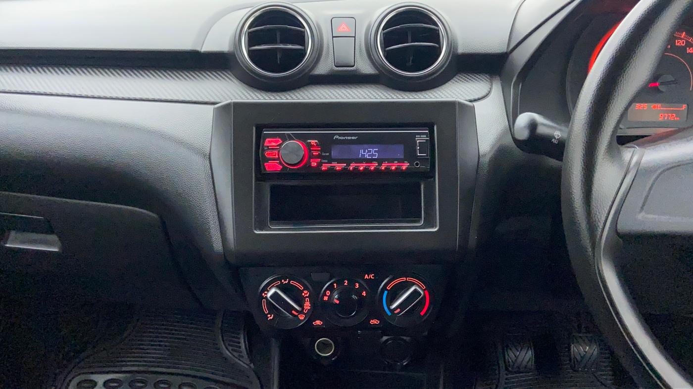 2018 Maruti Swift LXI D, Petrol, Manual, 9,825 km, Air Conditioner