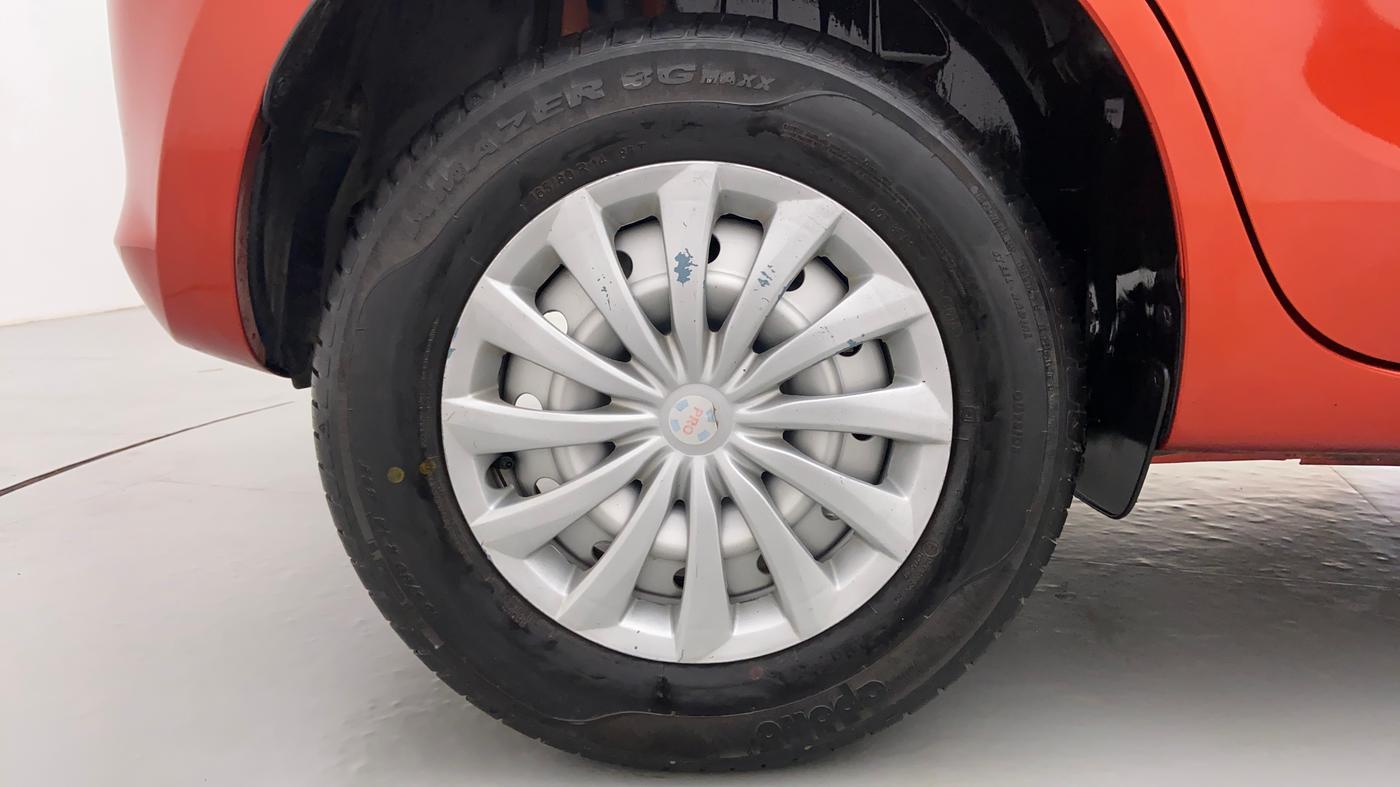 2018 Maruti Swift LXI D, Petrol, Manual, 9,825 km, Right Rear Wheel