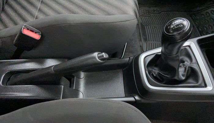 2018 Maruti Swift LXI D, Petrol, Manual, 9,825 km, Gear Lever