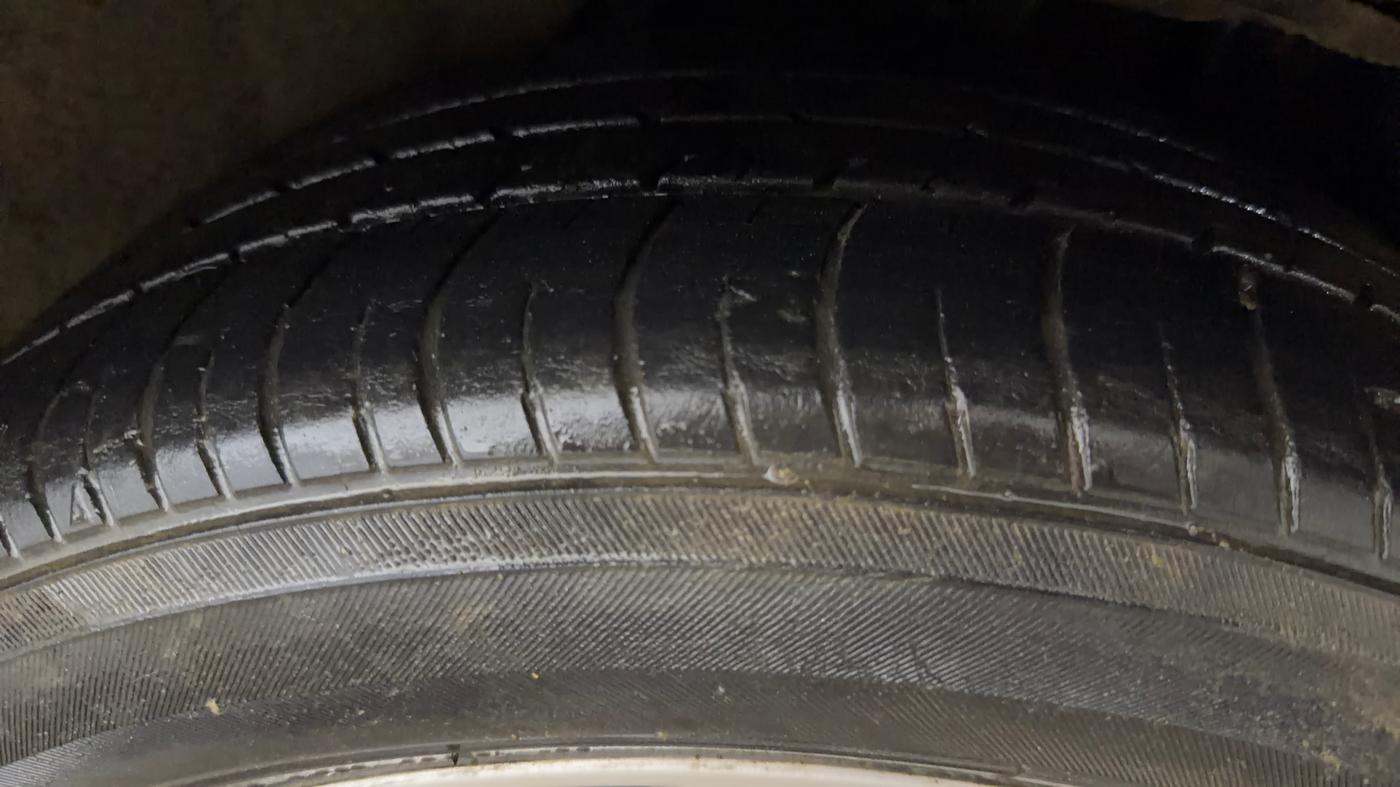 2016 Toyota Camry HYBRID, Hybrid, Automatic, 63,113 km, Left Rear Tyre Tread