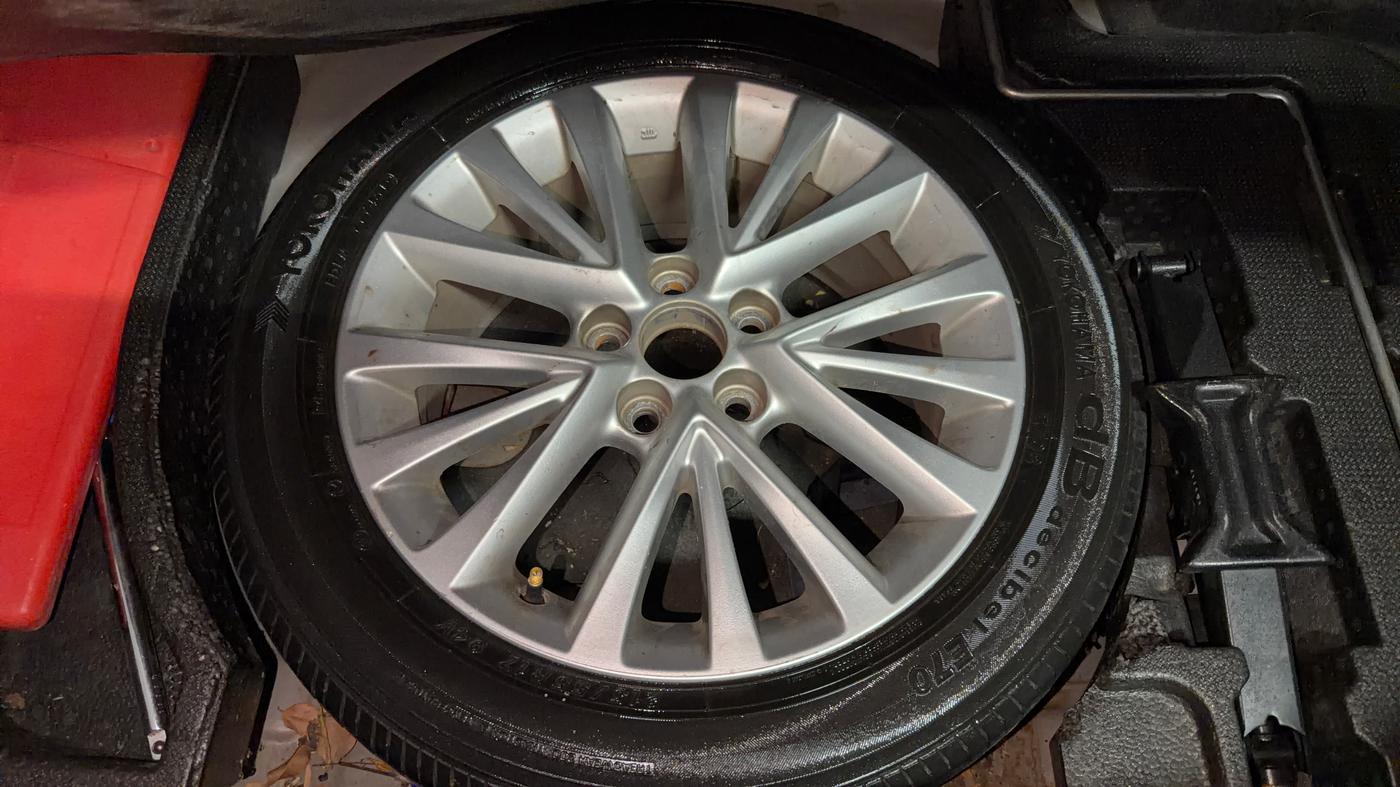 2016 Toyota Camry HYBRID, Hybrid, Automatic, 63,113 km, Spare Tyre