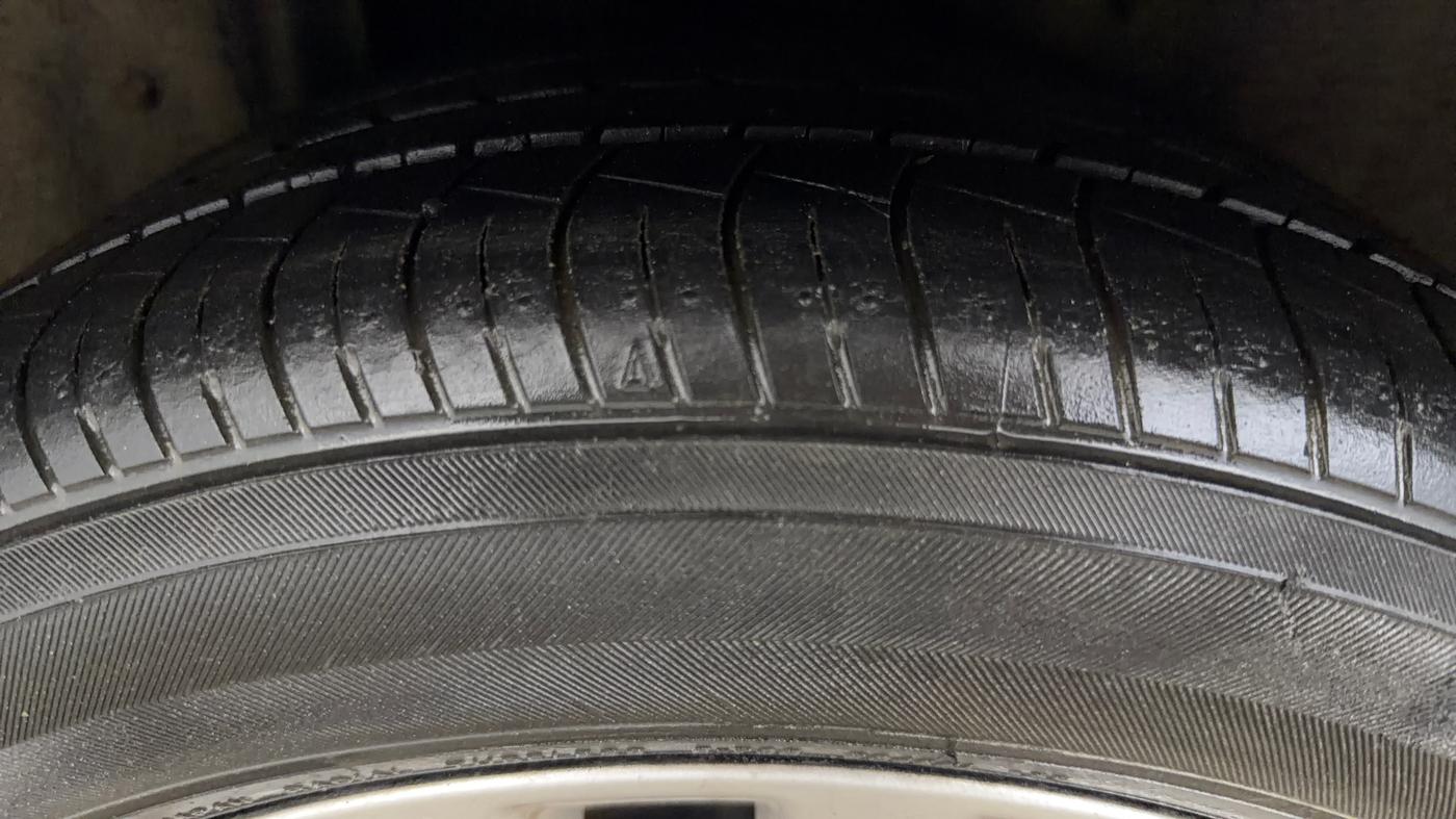 2016 Toyota Camry HYBRID, Hybrid, Automatic, 63,113 km, Right Rear Tyre Tread