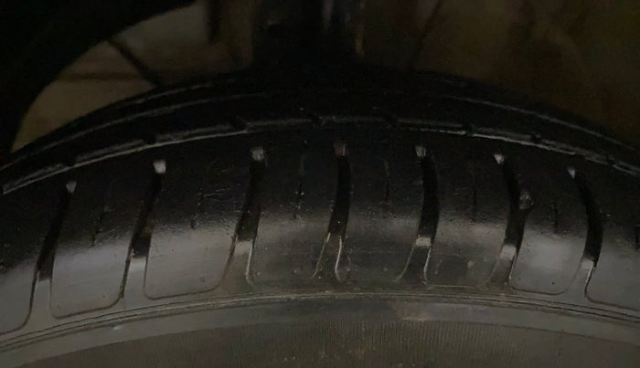 2020 Maruti Swift VXI, Petrol, Manual, 17,242 km, Left Front Tyre Tread