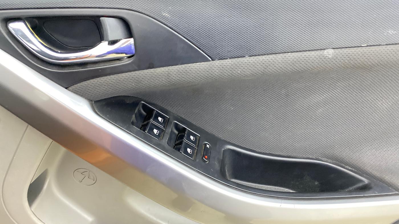 2018 Tata NEXON XZA PLUS DIESEL, Diesel, Automatic, 1,06,214 km, Driver Side Door Panels Control