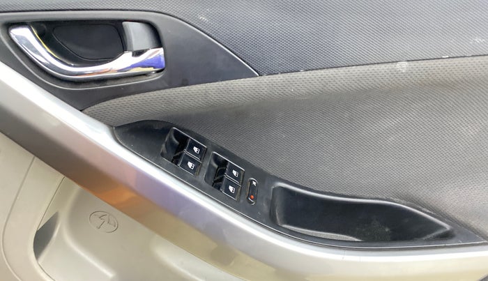 2018 Tata NEXON XZA PLUS DIESEL, Diesel, Automatic, 1,06,214 km, Driver Side Door Panels Control