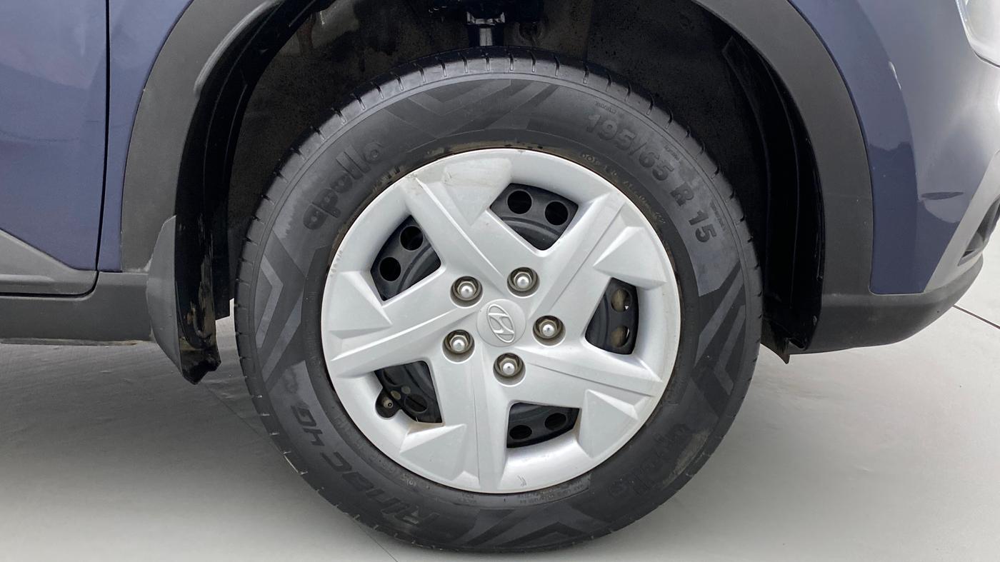 2021 Hyundai VENUE S+ 1.2, Petrol, Manual, 26,508 km, Right Front Wheel