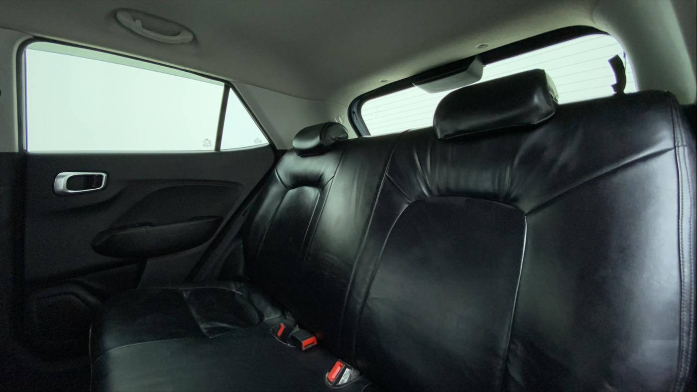 2021 Hyundai VENUE S+ 1.2, Petrol, Manual, 26,508 km, Right Side Rear Door Cabin