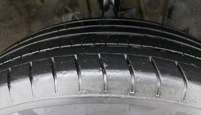 2021 Hyundai VENUE S+ 1.2, Petrol, Manual, 26,508 km, Right Front Tyre Tread