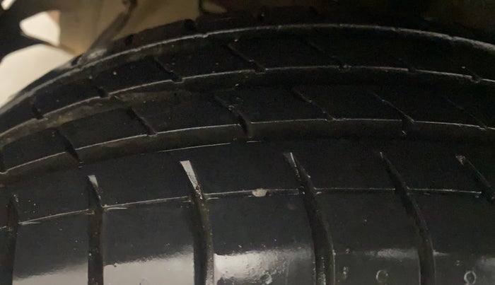 2016 Hyundai Grand i10 SPORTZ 1.2 KAPPA VTVT, Petrol, Manual, 30,618 km, Right Rear Tyre Tread