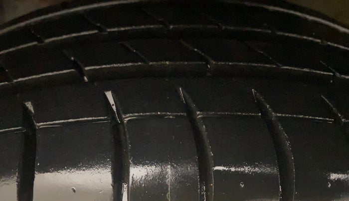 2016 Hyundai Grand i10 SPORTZ 1.2 KAPPA VTVT, Petrol, Manual, 30,618 km, Left Front Tyre Tread