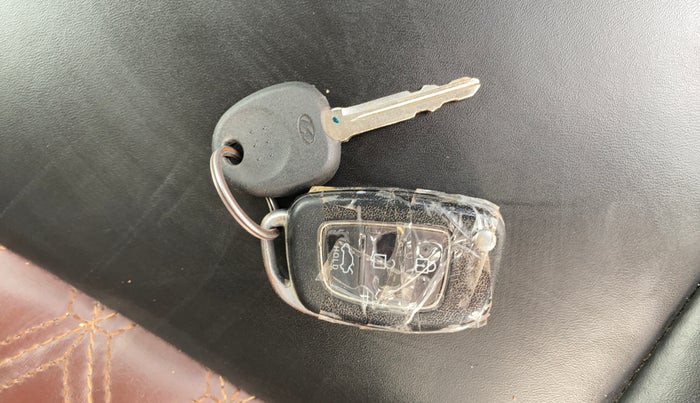 2021 Hyundai AURA S 1.2 CNG, CNG, Manual, 95,560 km, Key Close Up