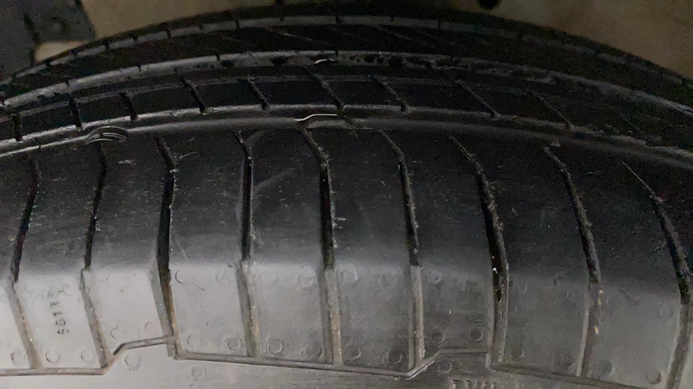 2013 Maruti Swift Dzire VXI, Petrol, Manual, 61,542 km, Left Front Tyre Tread